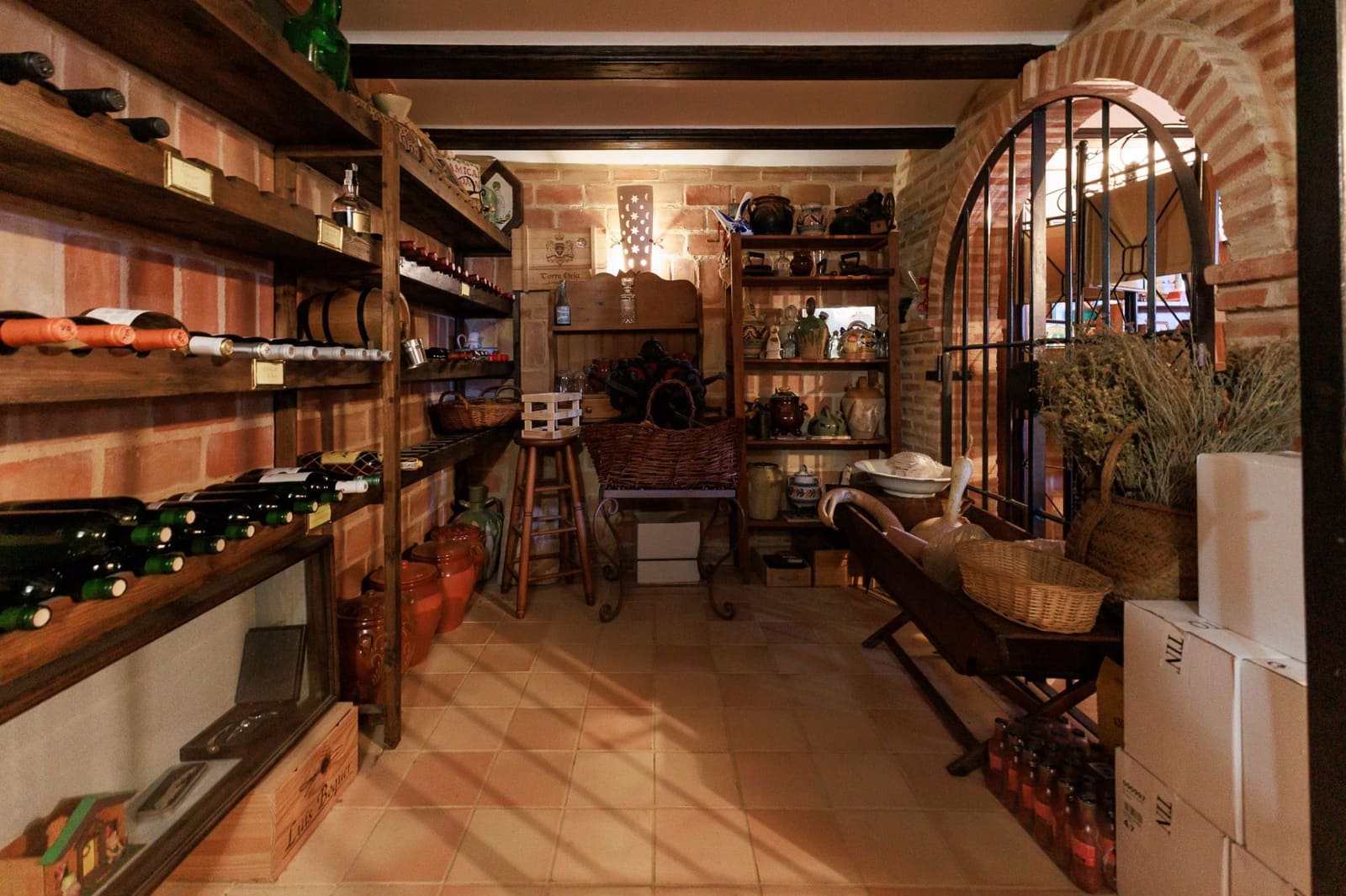 6 bedroom Hotel for sale in Alcublas - € 750,000 (Ref: 9282567)