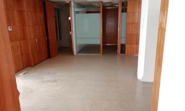 Commercial for sale in Campanar, Valencia city - € 371,500 (Ref: 9282571)