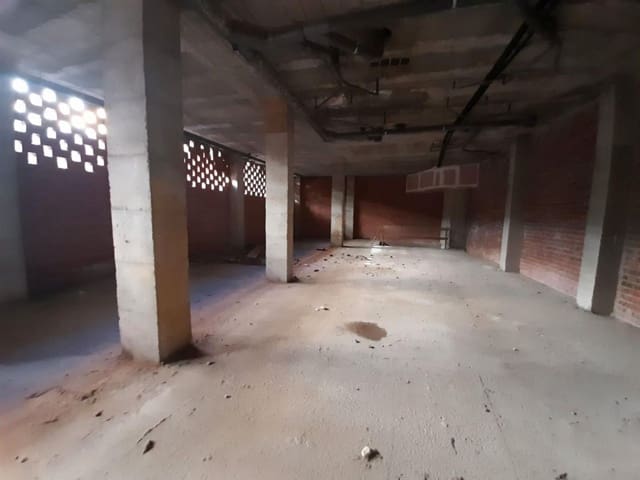 Commercial for sale in Llíria - € 99,800 (Ref: 9282575)