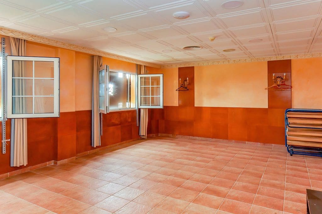 44 Zimmer Hotel zu verkaufen in Jalance mit Pool - 1.305.000 € (Ref: 9467644)