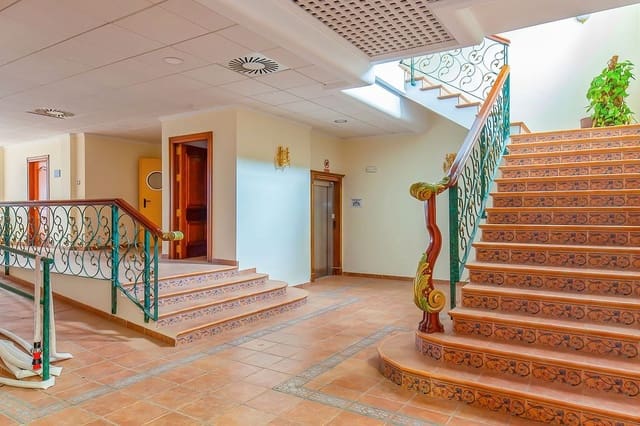 44 chambre Hôtel à vendre à Jalance avec piscine - 1 305 000 € (Ref: 9467644)