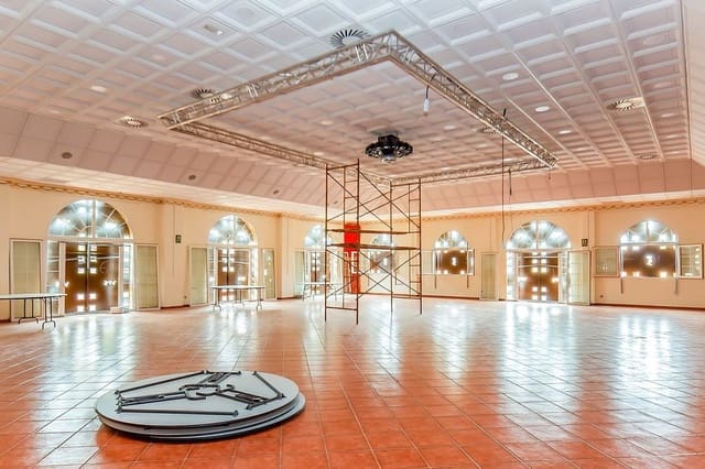 44 chambre Hôtel à vendre à Jalance avec piscine - 1 305 000 € (Ref: 9467644)