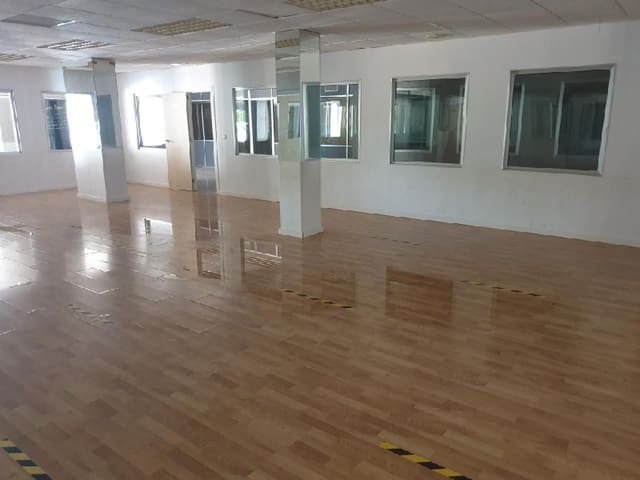 Comercial para venda em San Antonio de Benagéber - 365 000 € (Ref: 9471291)