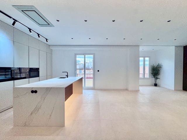 4 soveværelse Lejlighed til salg i Russafa, Valencia by - € 1.249.000 (Ref: 9542067)