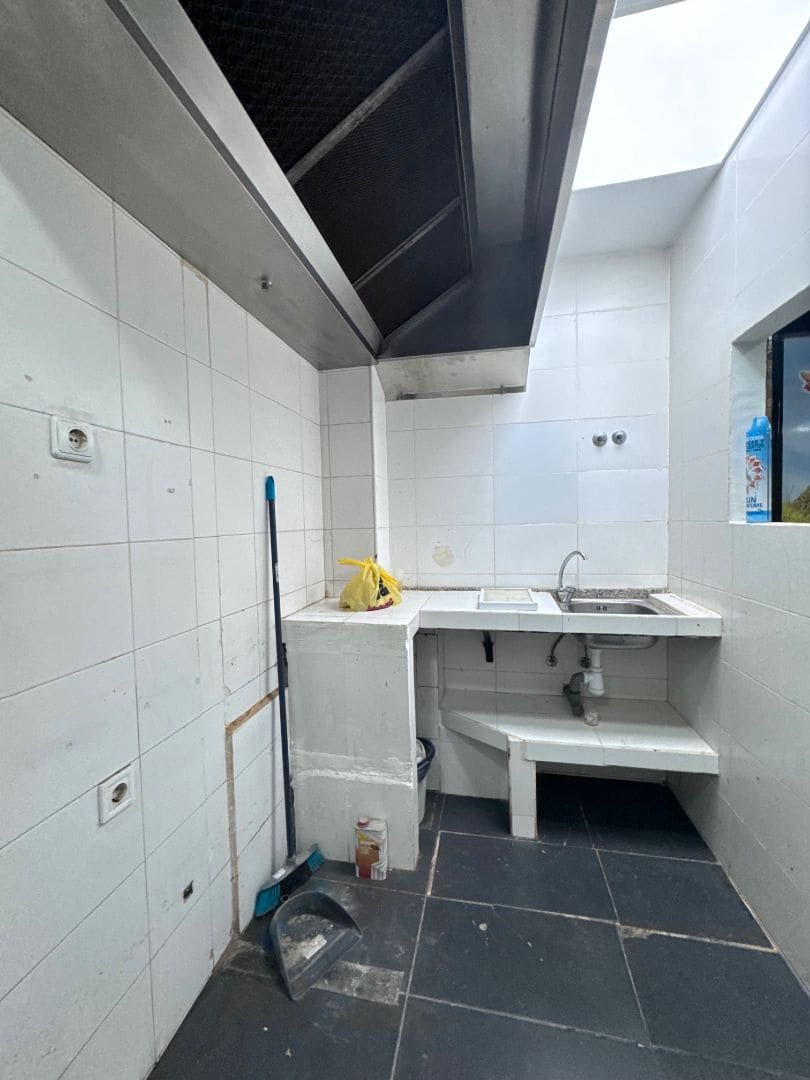 Business for sale in Valencia city - € 219,900 (Ref: 9592174)