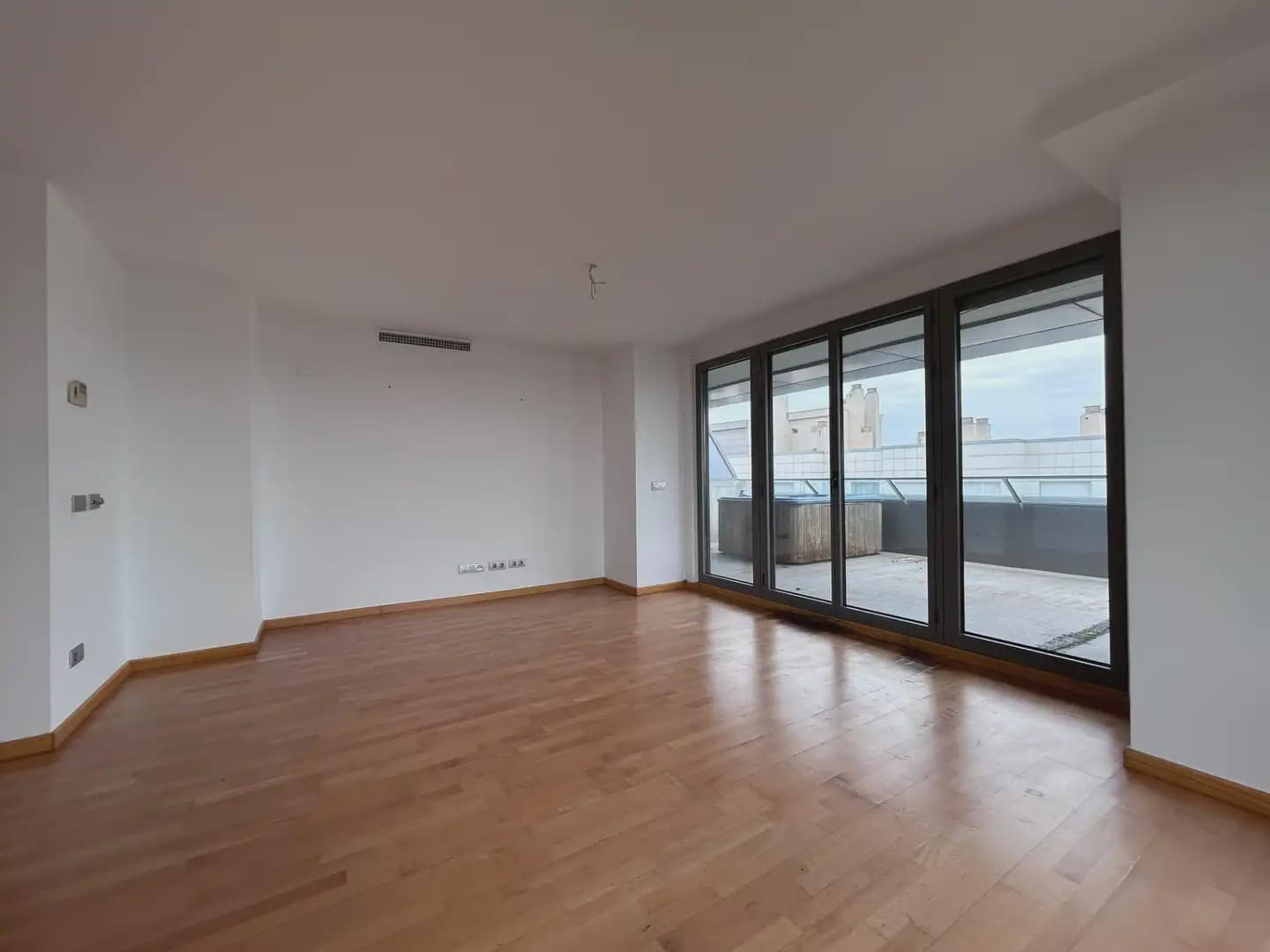 3 slaapkamer Penthouse te koop in Mislata met garage - € 560.400 (Ref: 9809424)