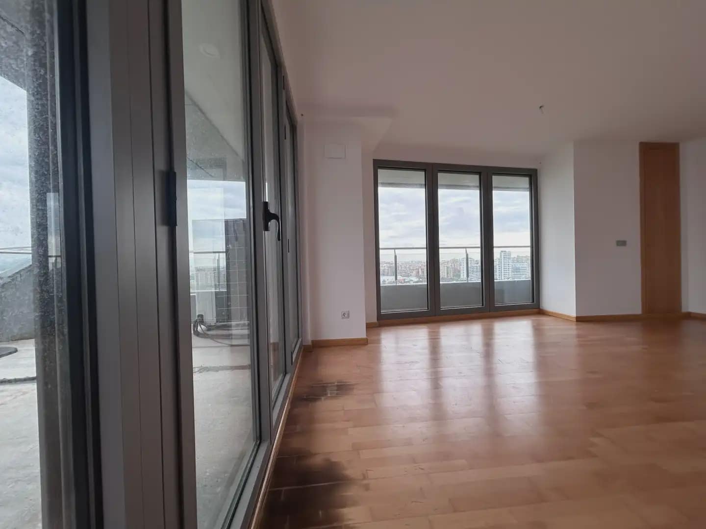 3 slaapkamer Penthouse te koop in Mislata met garage - € 560.400 (Ref: 9809424)