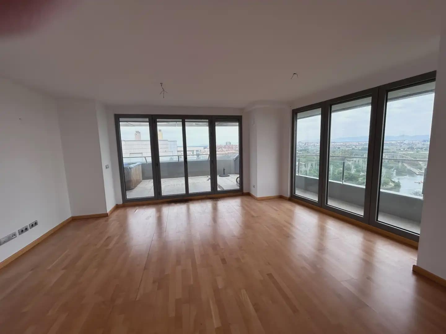 3 slaapkamer Penthouse te koop in Mislata met garage - € 560.400 (Ref: 9809424)