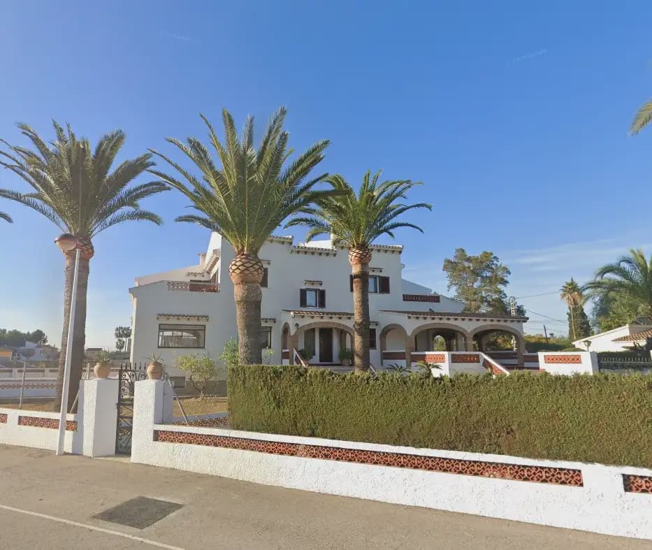 5 bedroom Villa for sale in Els Poblets with garage - € 567,000 (Ref: 9841942)