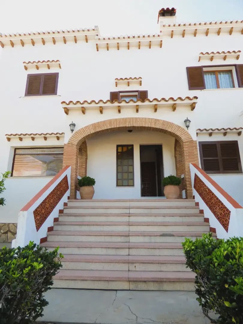 5 bedroom Villa for sale in Els Poblets with garage - € 567,000 (Ref: 9841942)
