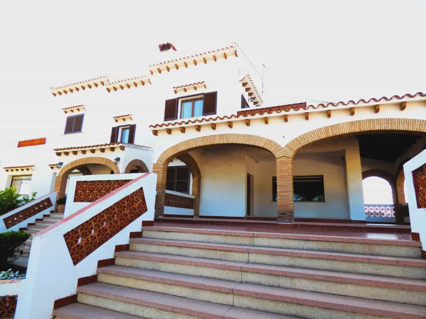 5 bedroom Villa for sale in Els Poblets with garage - € 567,000 (Ref: 9841942)