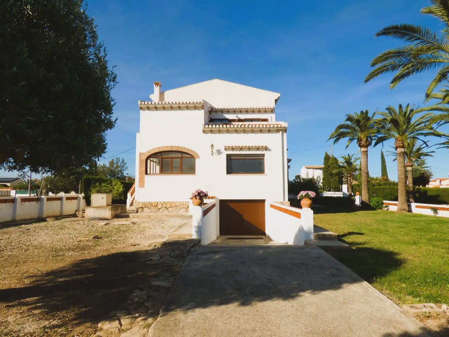 5 bedroom Villa for sale in Els Poblets with garage - € 567,000 (Ref: 9841942)