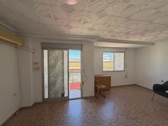 4 slaapkamer Flat te koop in Benicalap, Valencia stad - € 198.500 (Ref: 9866104)