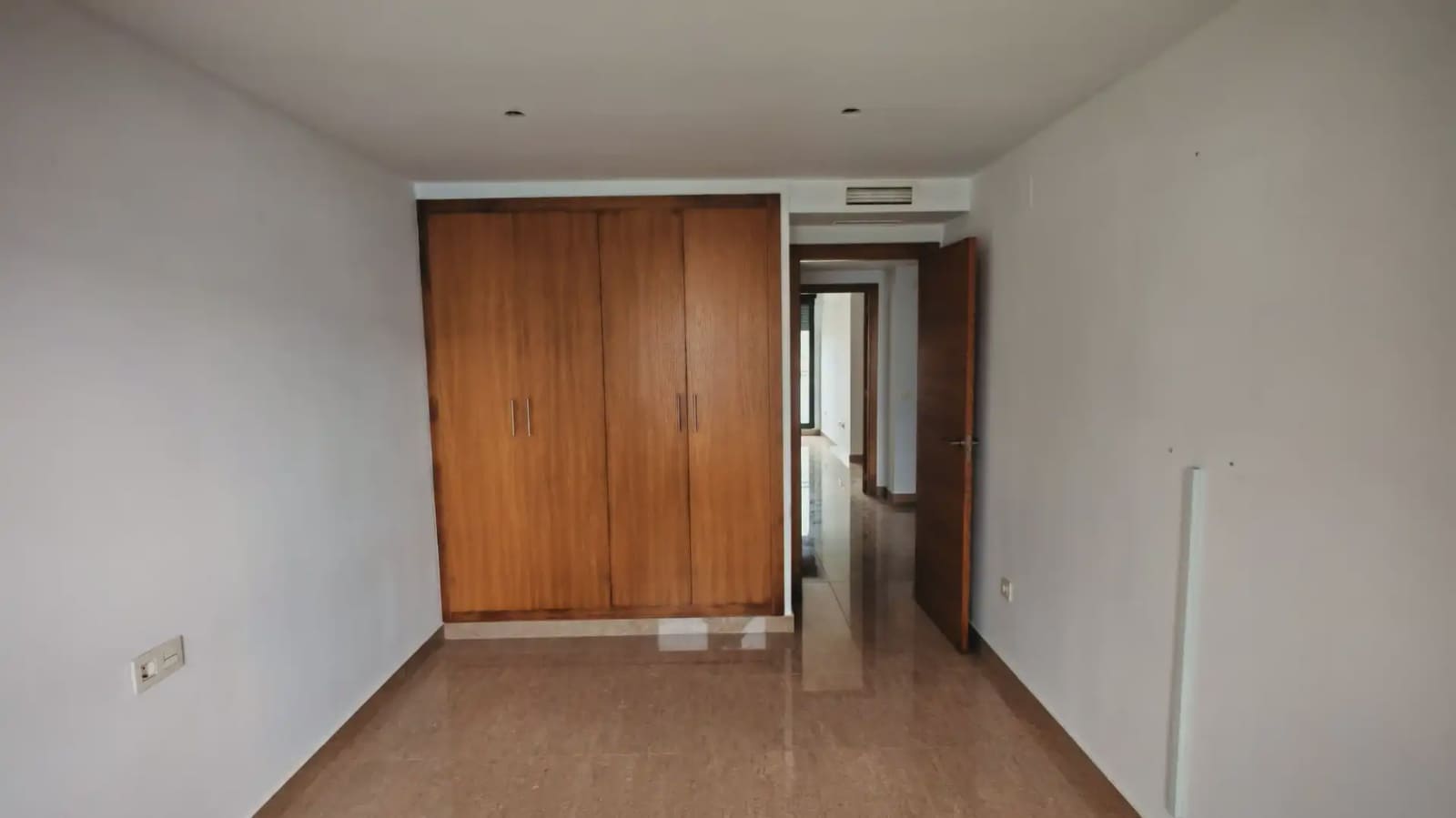 4 slaapkamer Huis te koop in Valencia stad met garage - € 243.000 (Ref: 9866160)