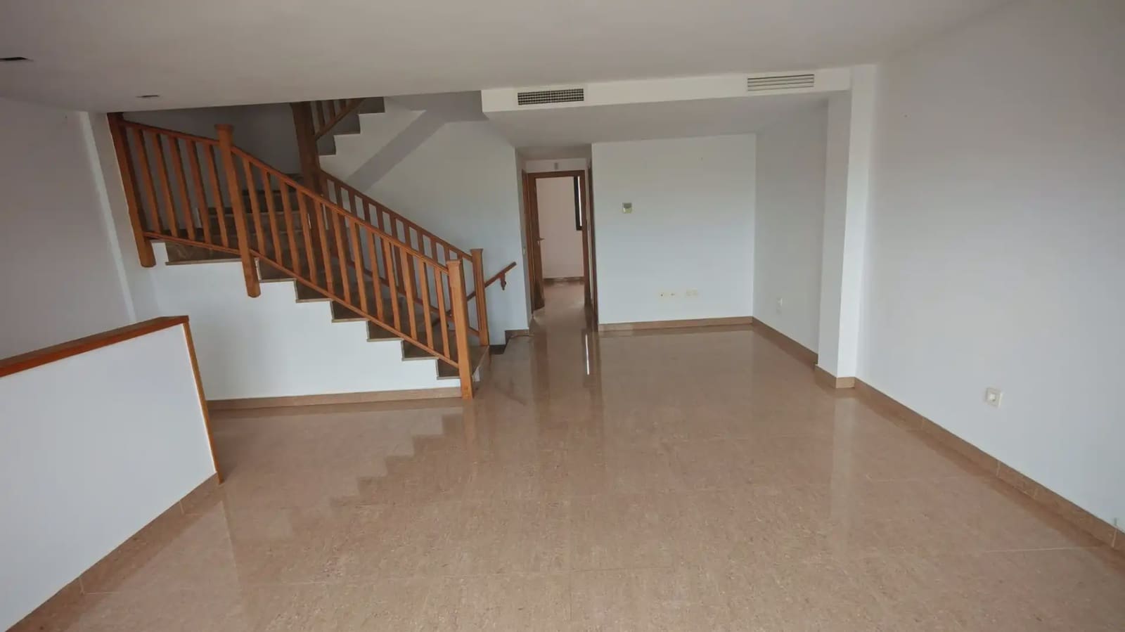 4 slaapkamer Huis te koop in Valencia stad met garage - € 243.000 (Ref: 9866160)