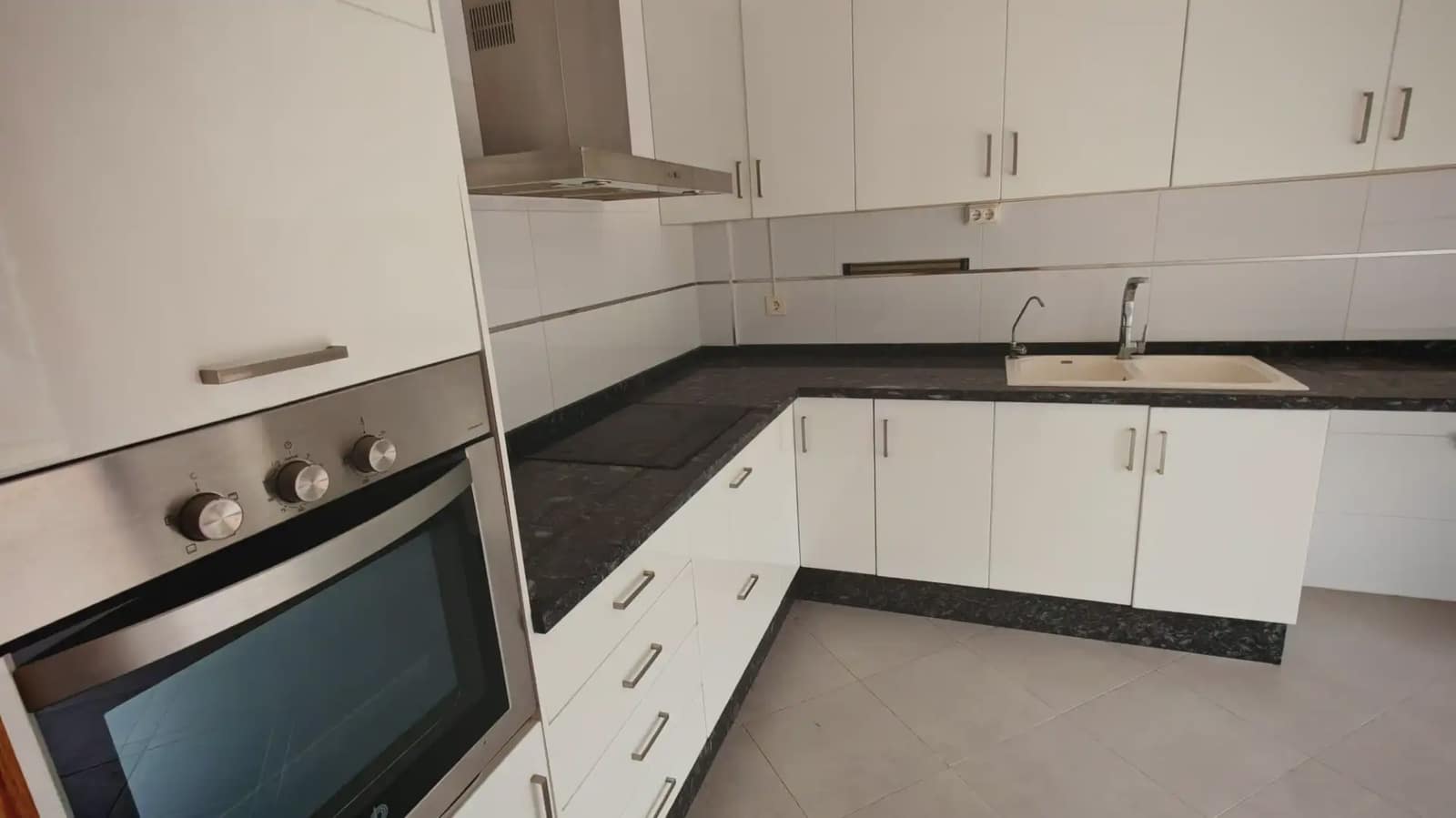 4 slaapkamer Huis te koop in Valencia stad met garage - € 243.000 (Ref: 9866160)