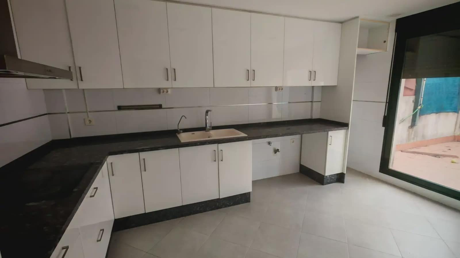 4 slaapkamer Huis te koop in Valencia stad met garage - € 243.000 (Ref: 9866160)