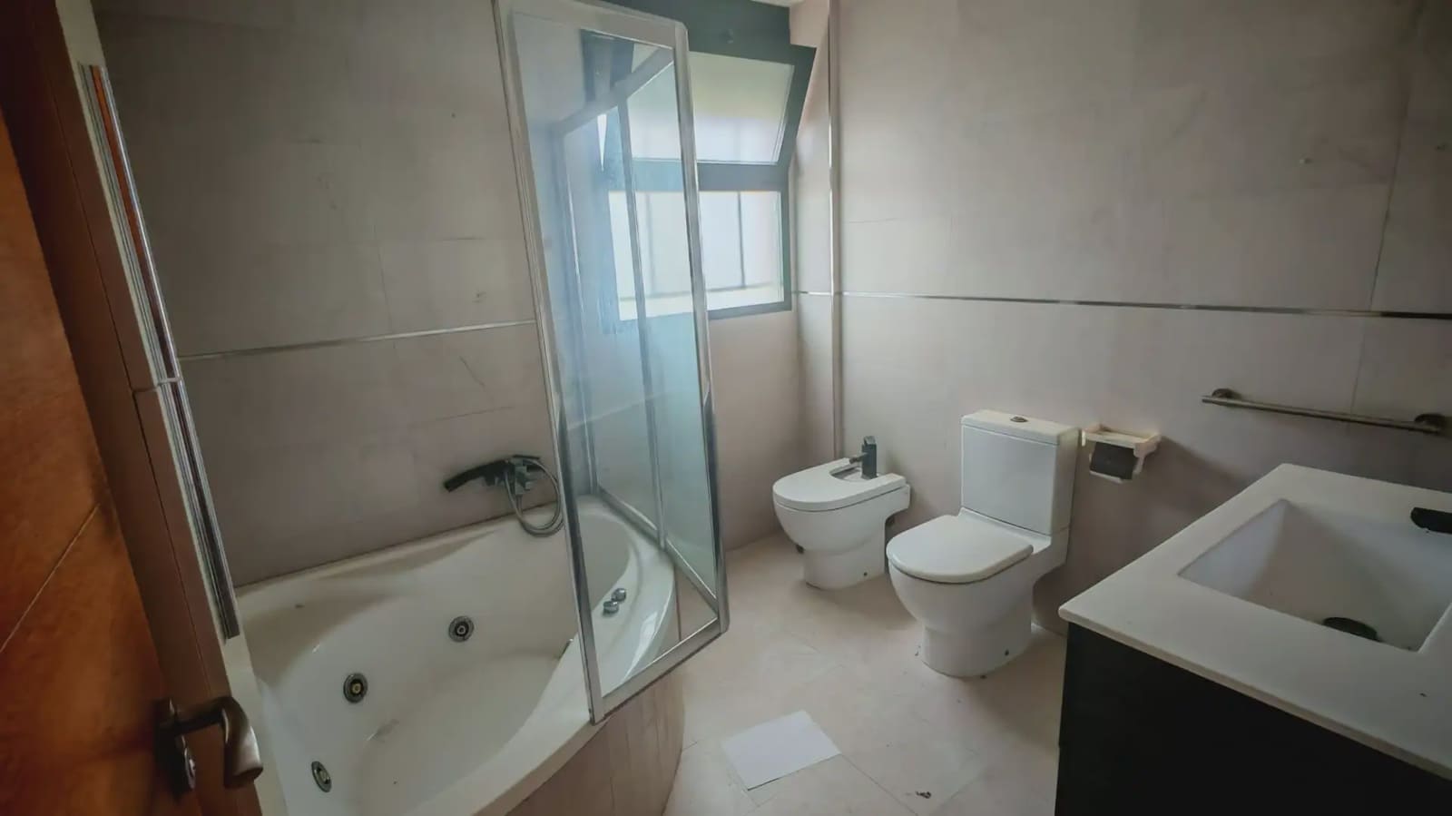 4 slaapkamer Huis te koop in Valencia stad met garage - € 243.000 (Ref: 9866160)