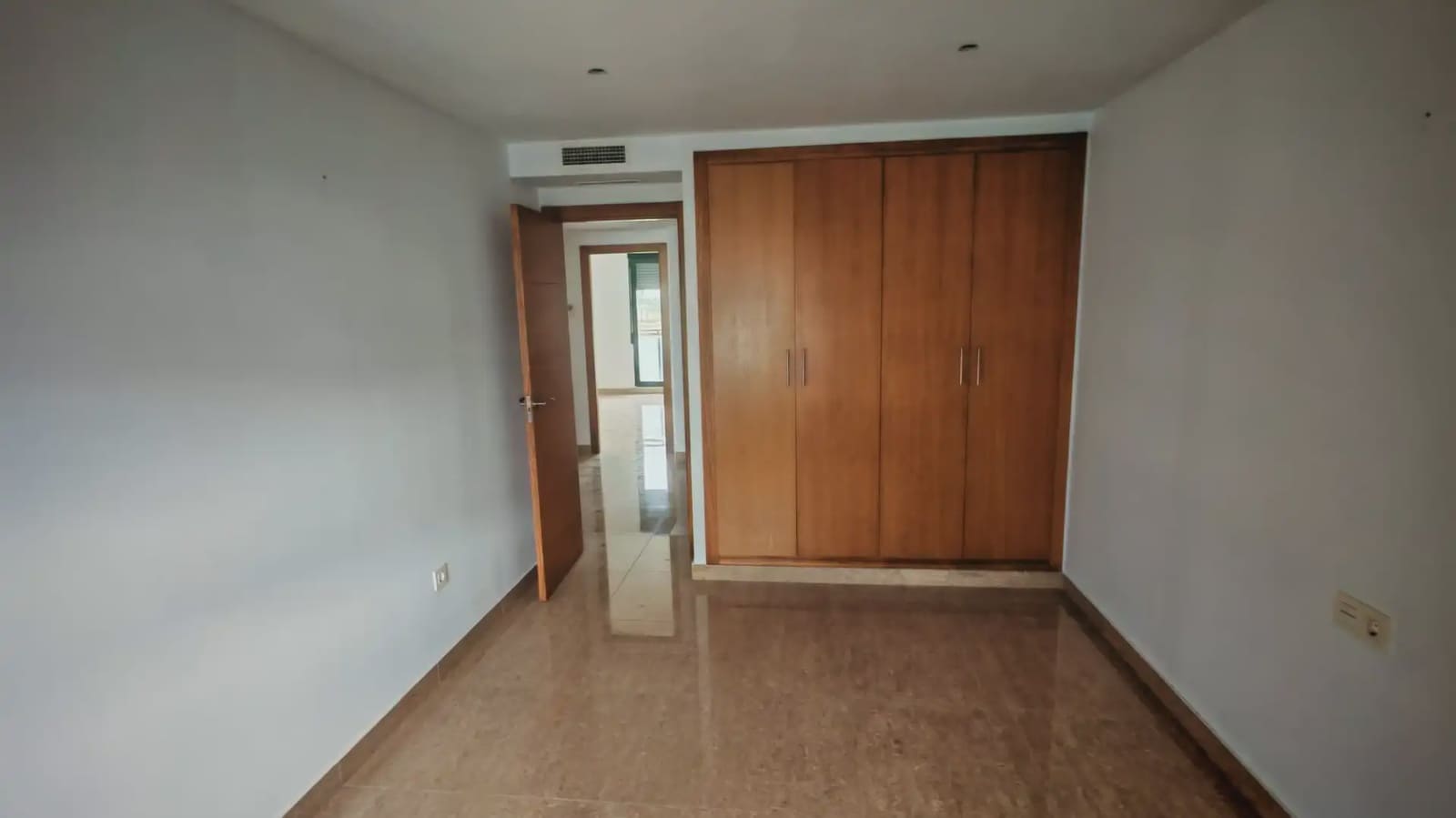 4 slaapkamer Huis te koop in Valencia stad met garage - € 243.000 (Ref: 9866160)