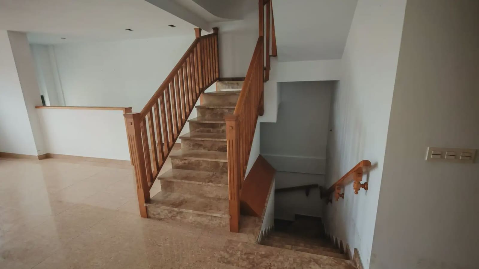 4 slaapkamer Huis te koop in Valencia stad met garage - € 243.000 (Ref: 9866160)
