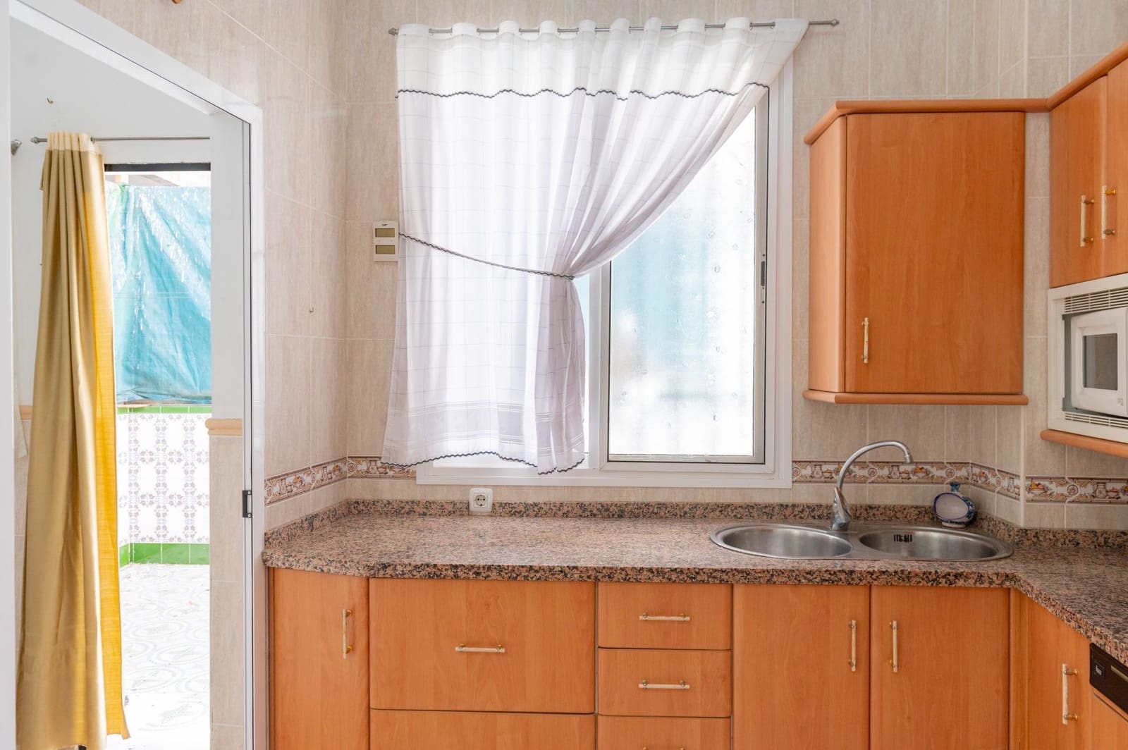 2 bedroom Townhouse for sale in Cuevas de San Marcos - € 68,000 (Ref: 10009636)