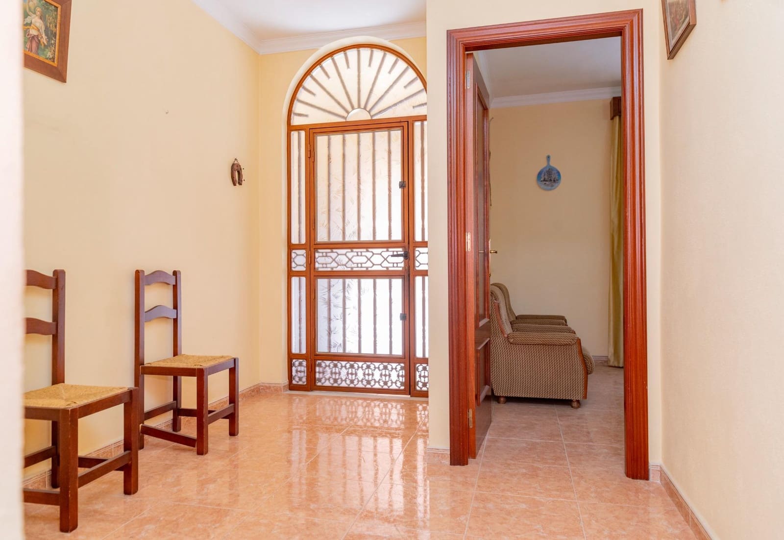 2 bedroom Townhouse for sale in Cuevas de San Marcos - € 68,000 (Ref: 10009636)
