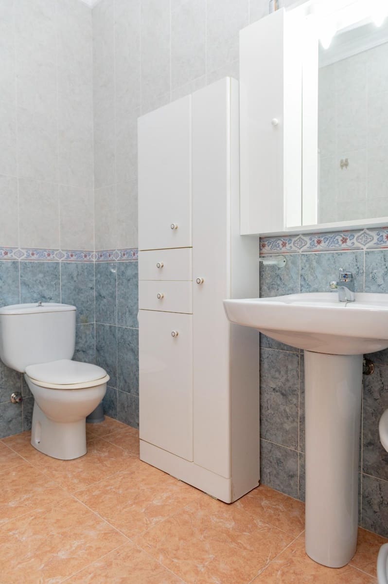 2 bedroom Townhouse for sale in Cuevas de San Marcos - € 68,000 (Ref: 10009636)