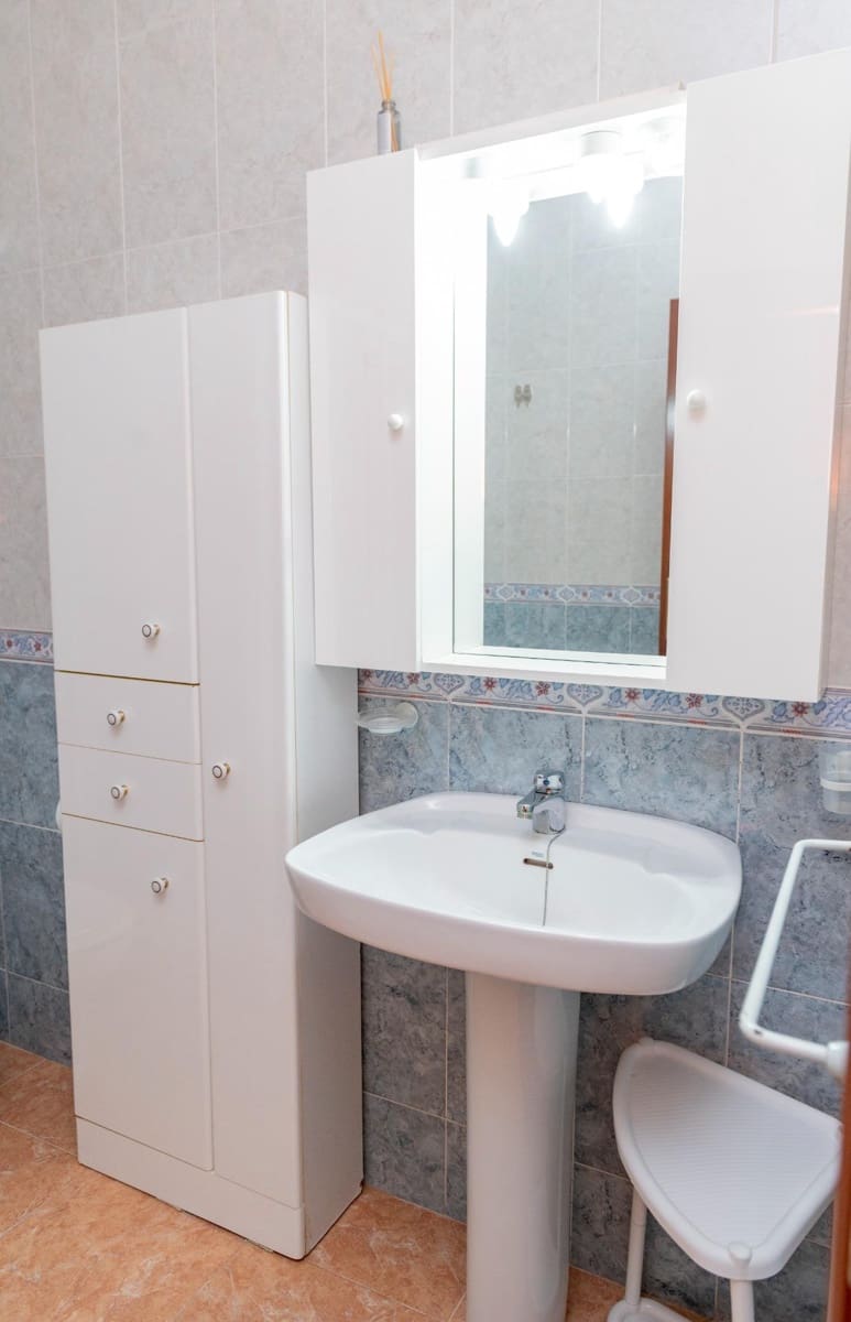 2 bedroom Townhouse for sale in Cuevas de San Marcos - € 68,000 (Ref: 10009636)