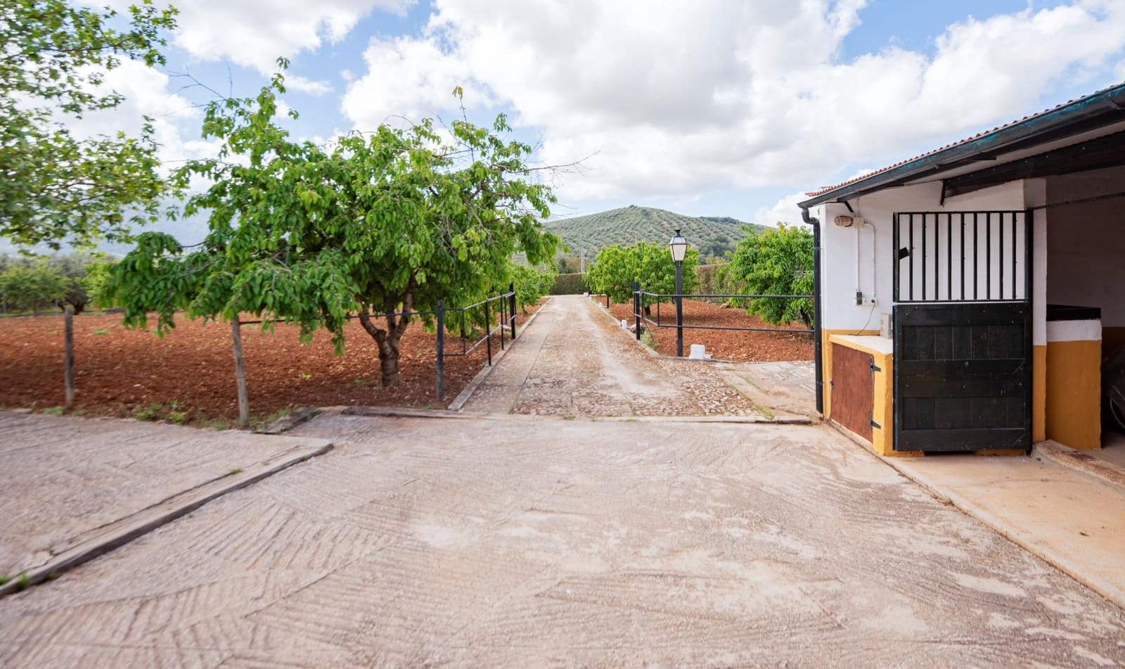 2 bedroom Finca/Country House for sale in Villanueva del Rosario - € 375,000 (Ref: 10009637)