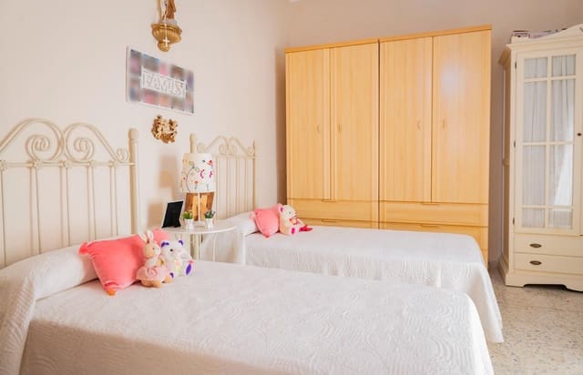 3 quarto Casa em Banda para venda em Antequera - 180 000 € (Ref: 10009638)