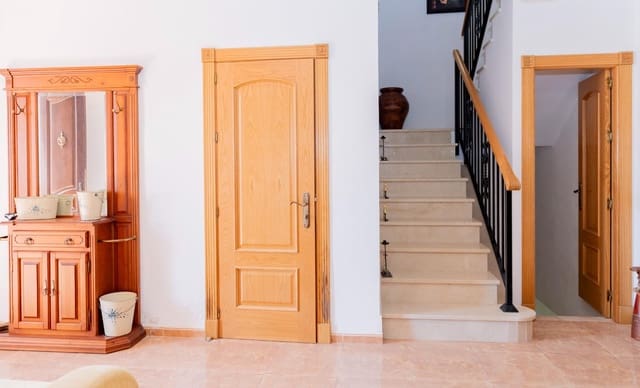 4 bedroom Townhouse for sale in Cuevas Bajas with garage - € 209,999 (Ref: 10009639)
