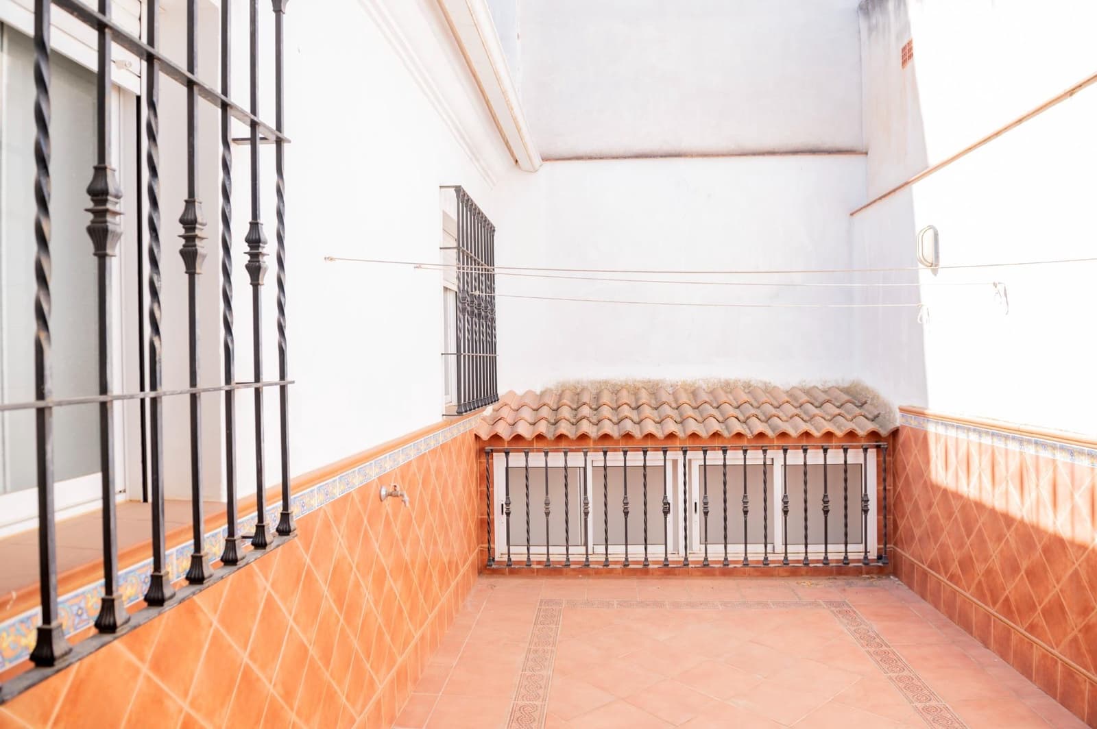 4 bedroom Townhouse for sale in Cuevas Bajas with garage - € 209,999 (Ref: 10009639)