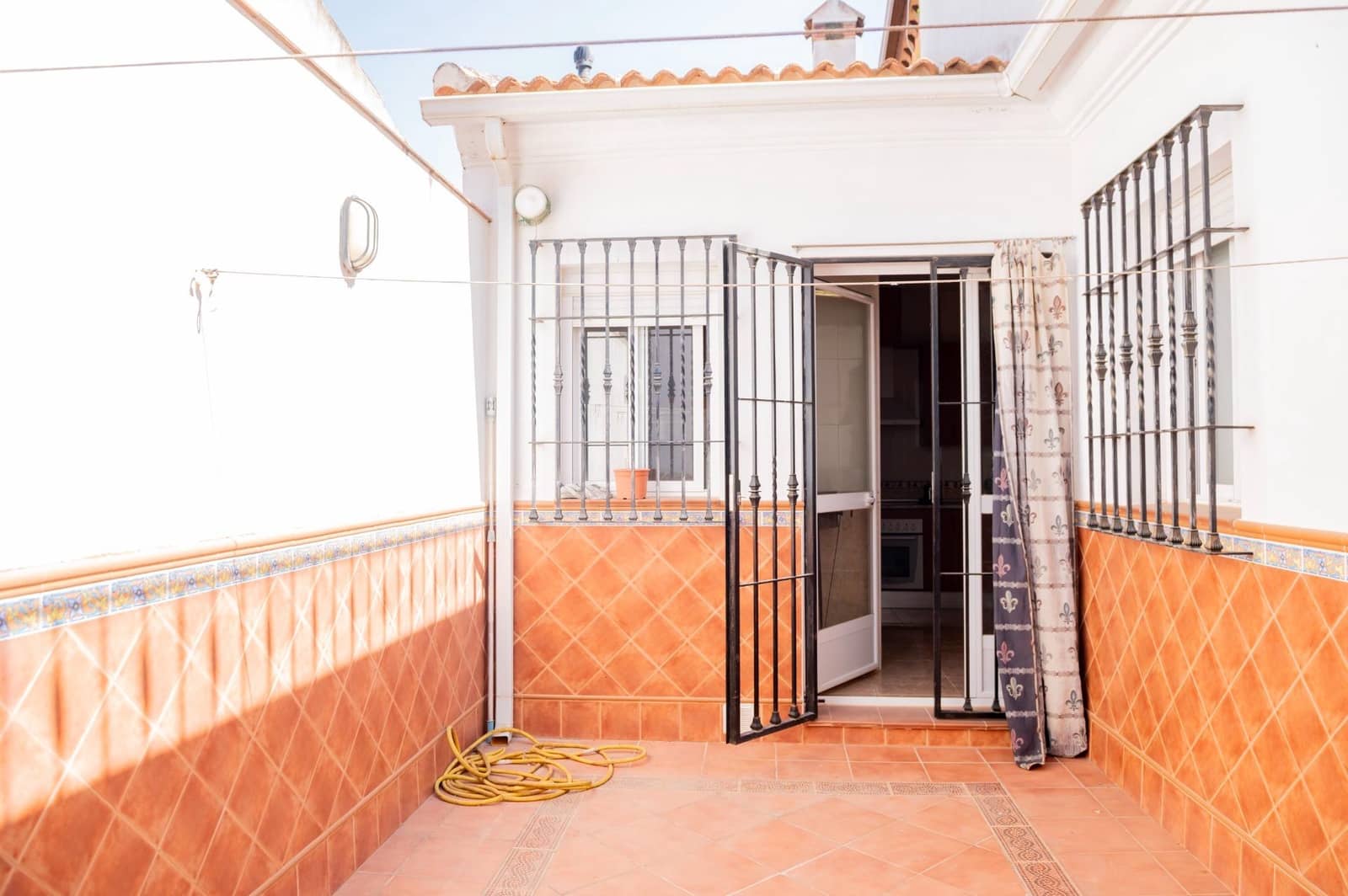 4 bedroom Townhouse for sale in Cuevas Bajas with garage - € 209,999 (Ref: 10009639)