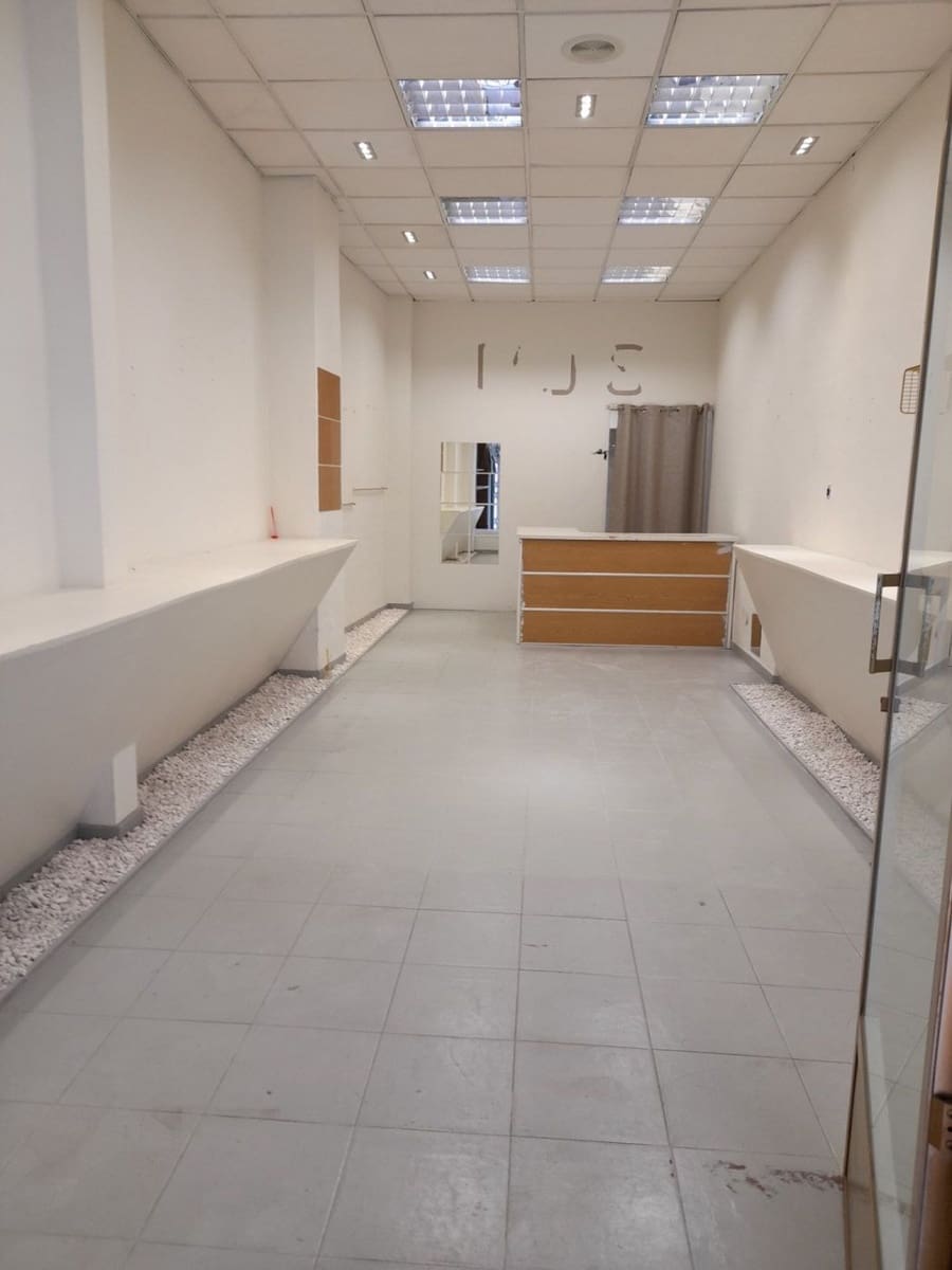 Kommersiell att hyra i Antequera - 700 € (Ref: 10009646)