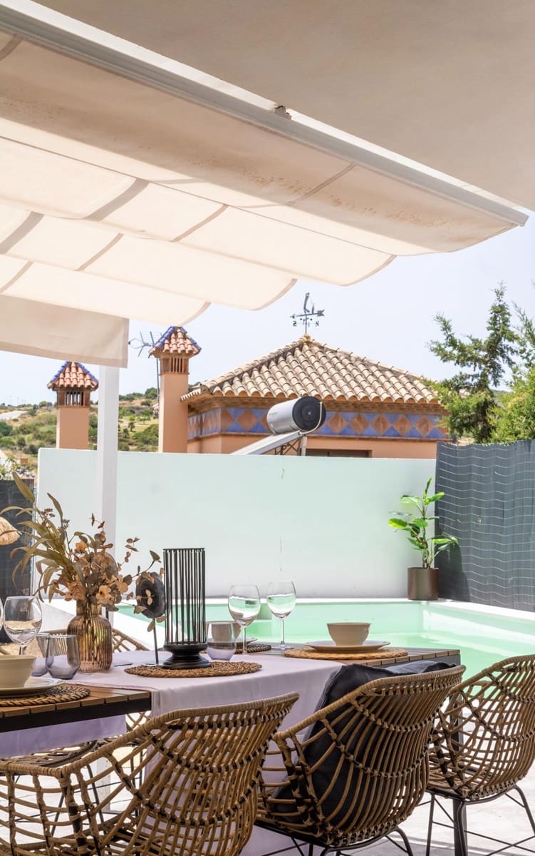 3 bedroom Villa for sale in Estepona with pool garage - € 799,000 (Ref: 10161629)