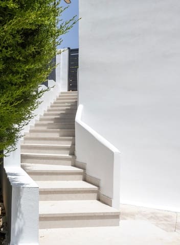 3 soveværelse Villa til salg i Estepona med swimmingpool garage - € 799.000 (Ref: 10161629)