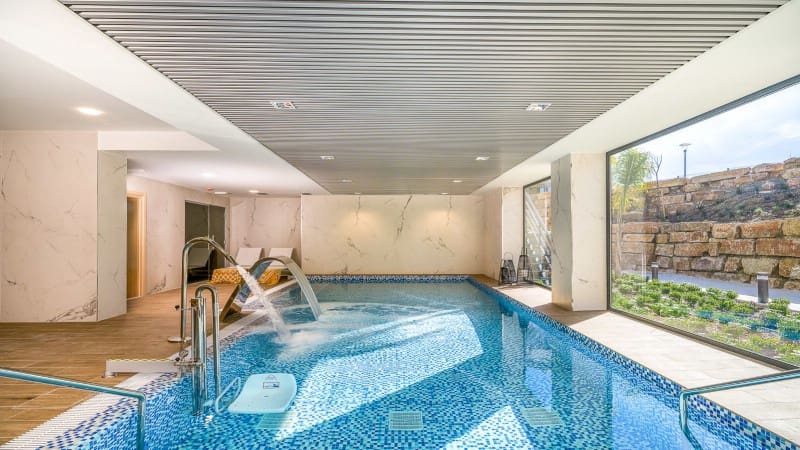 3 sypialnia Apartament na sprzedaż w Estepona z basenem garażem - 385 000 € (Ref: 4766525)