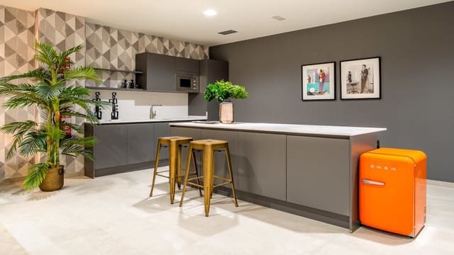 3 bedroom Apartment for sale in Estepona with pool garage - € 425,000 (Ref: 5948228)