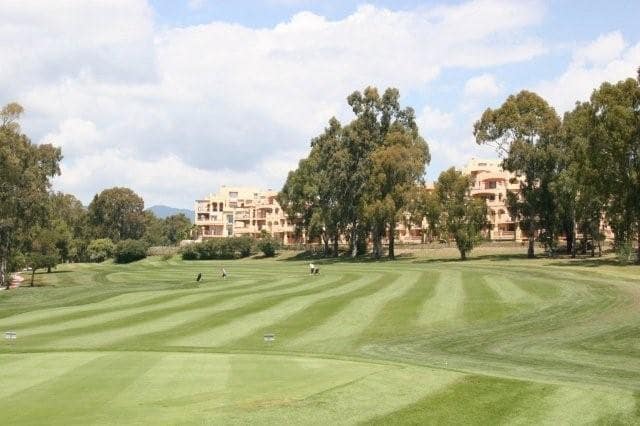 2 sypialnia Apartament na sprzedaż w Estepona z basenem garażem - 389 000 € (Ref: 6208161)