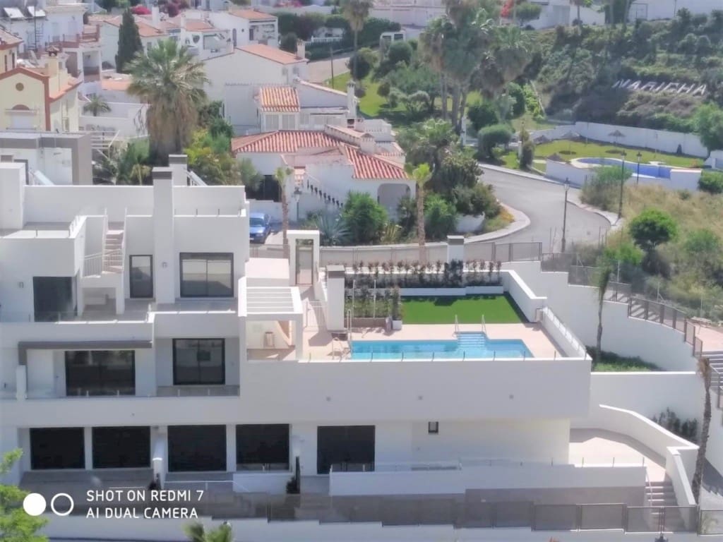 2 soveværelse Penthouse til salg i Nerja med swimmingpool - € 350.000 (Ref: 6213747)