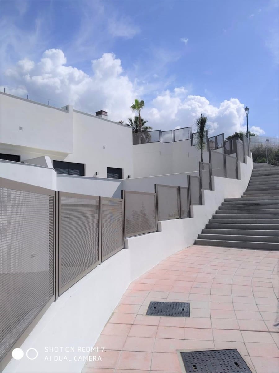 2 soveværelse Penthouse til salg i Nerja med swimmingpool - € 350.000 (Ref: 6213747)