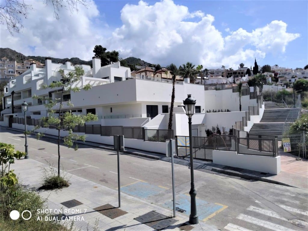 2 soveværelse Penthouse til salg i Nerja med swimmingpool - € 350.000 (Ref: 6213747)