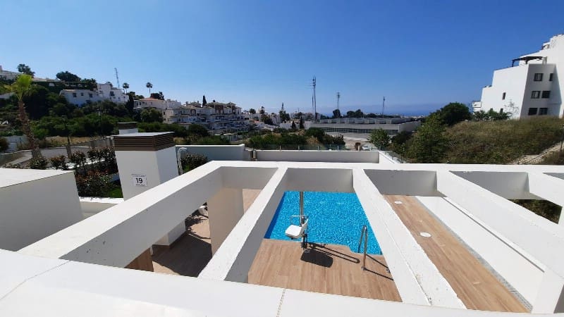2 soveværelse Penthouse til salg i Nerja med swimmingpool - € 350.000 (Ref: 6213747)