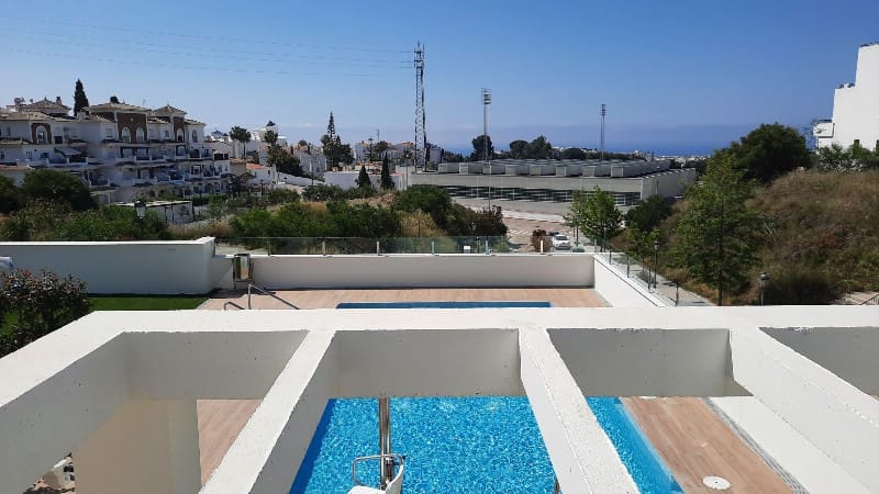 2 soveværelse Penthouse til salg i Nerja med swimmingpool - € 350.000 (Ref: 6213747)