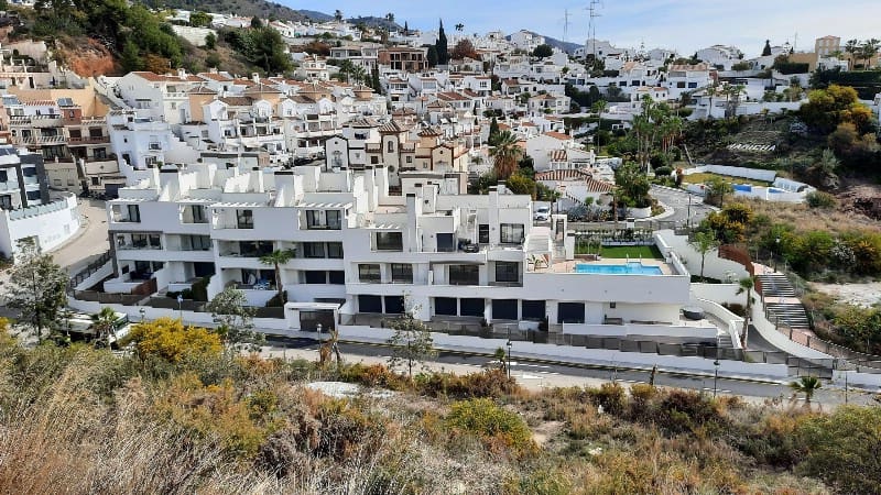2 soveværelse Penthouse til salg i Nerja med swimmingpool - € 350.000 (Ref: 6213747)