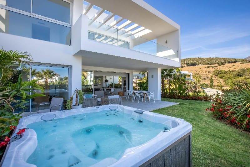 2 bedroom Apartment for sale in Casares with pool - € 545,000 (Ref: 6734647)