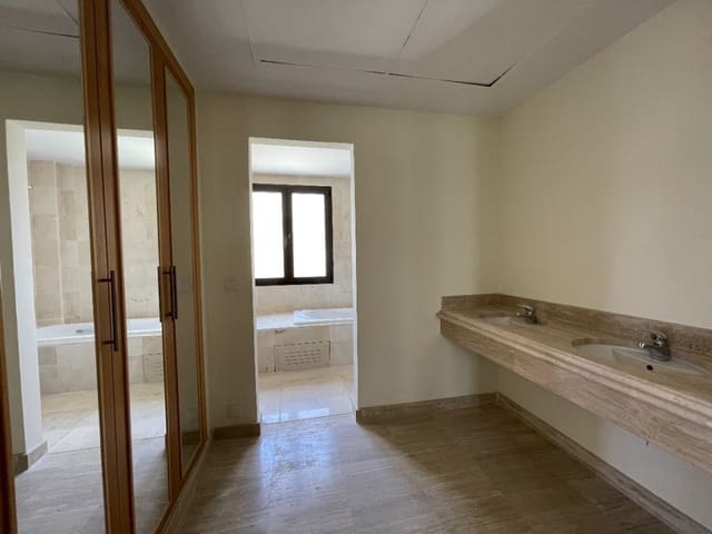 3 chambre Penthouse à vendre à Estepona avec piscine - 310 000 € (Ref: 6828553)