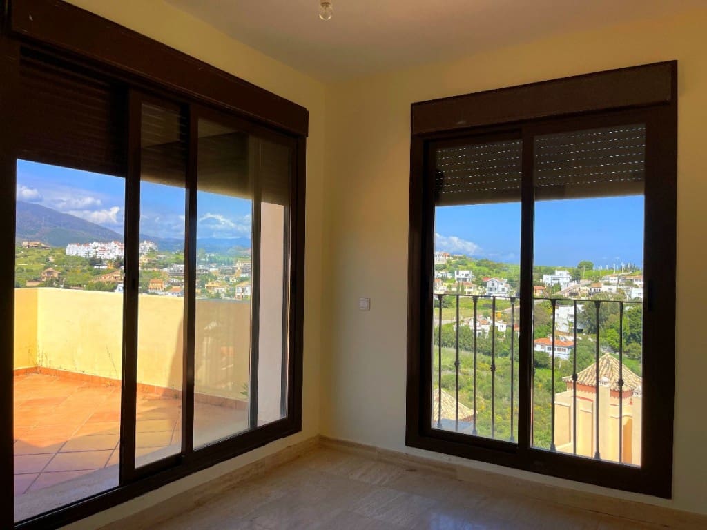 3 sypialnia Penthouse na sprzedaż w Estepona z basenem - 310 000 € (Ref: 6828553)