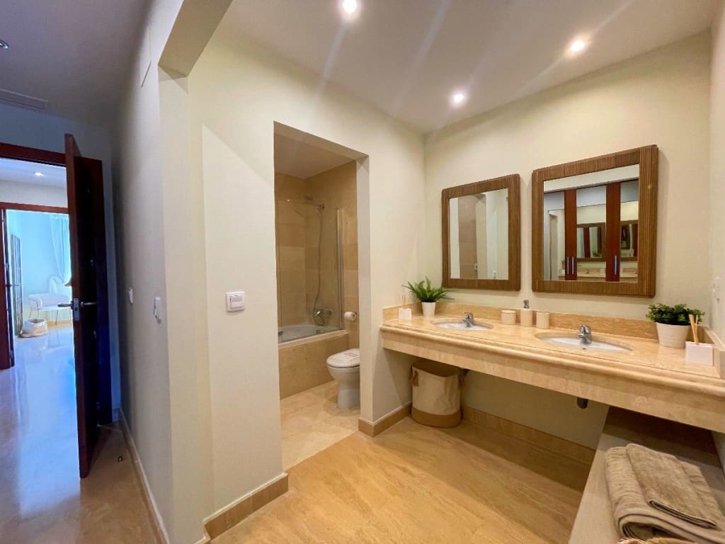 3 sypialnia Penthouse na sprzedaż w Estepona z basenem - 310 000 € (Ref: 6828553)