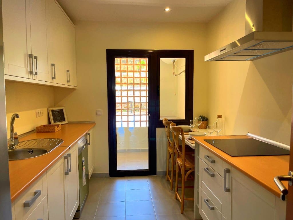 3 sypialnia Penthouse na sprzedaż w Estepona z basenem - 310 000 € (Ref: 6828553)